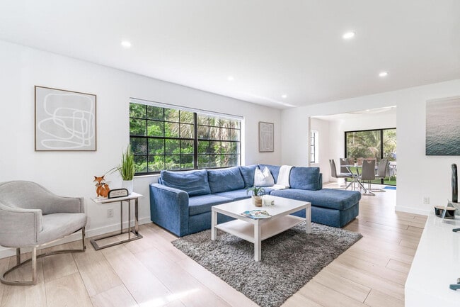 Photo - 809 SW 14th Ct Unit SI FL2-ID1475655P