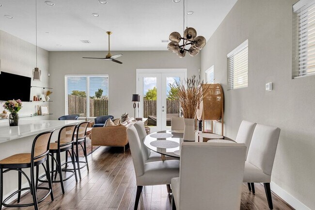 Photo - 806 Thornton Rd