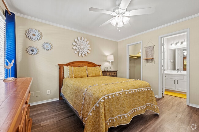 1BR, 1BA - 510SF - Bedroom - Northwood Luxury Apartments & Corporate Su...