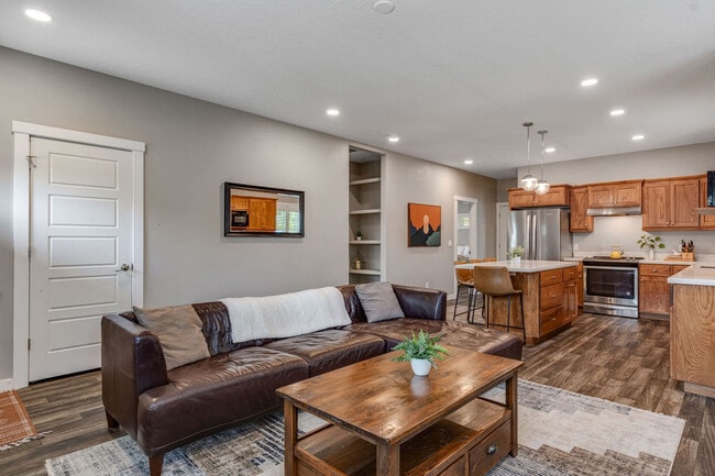 Building Photo - 1800 W Idaho St Unit SI ID1324057P