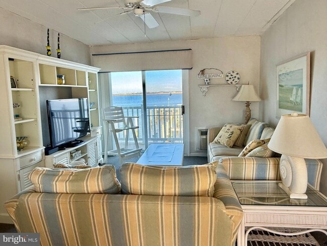 Photo - 200 Bay Ave Unit 200