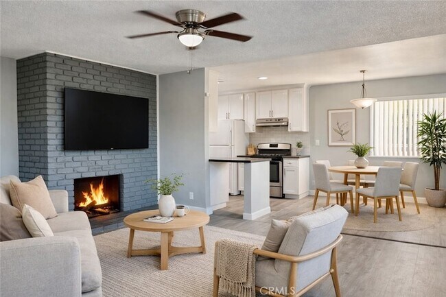 Photo - 17102 Emerald Ln Unit E