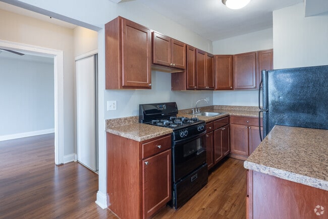 2BR, 1BA - 790 SF - The Flamingo Apartments