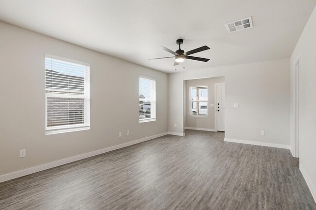 Photo - 510 Elmont St