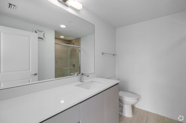 2BR, 2BA w/ Den - 1,085SF - Primary Bathroom - Millenia Park Orlando