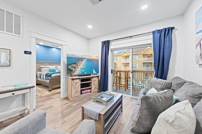 Building Photo - 34 Heron's Watch Way Unit SI ID1447116P