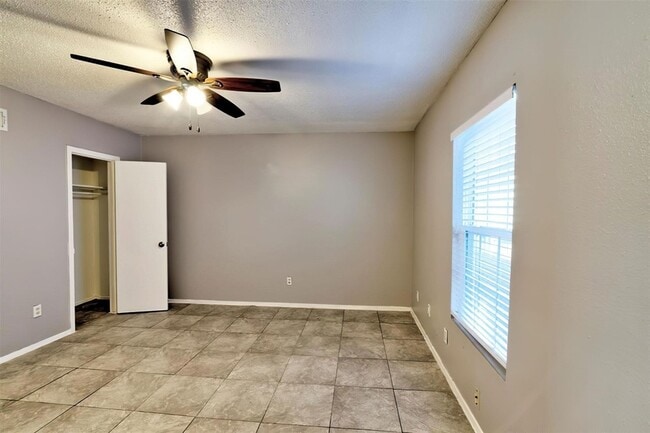 Photo - 935 Byrne St Unit 23