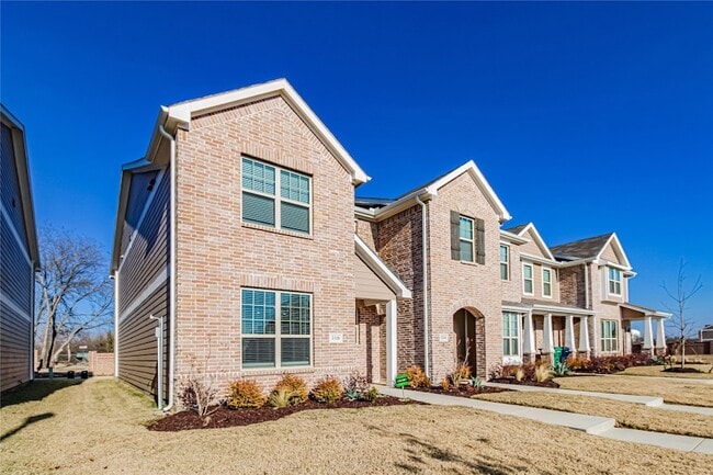 Building Photo - 2328 Greystone Dr