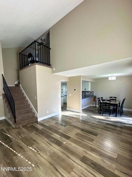 Photo - 1725 Catham Ln