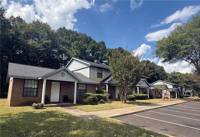 Building Photo - 4 Eastview Cir