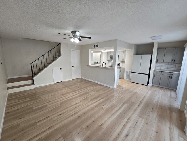 Building Photo - 5640 Birchmont Dr