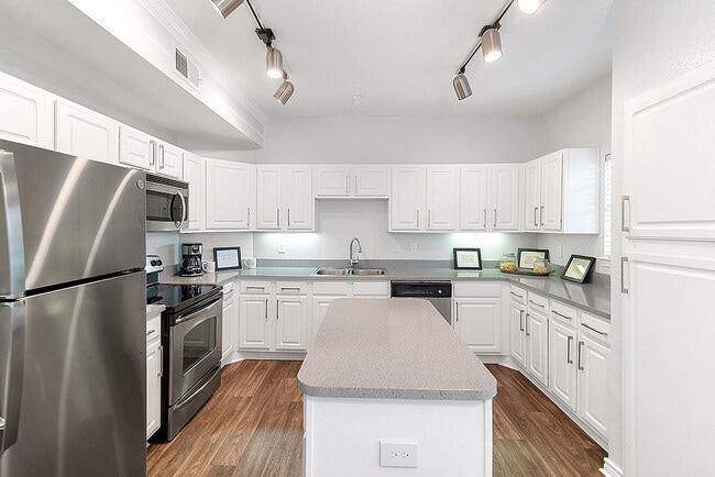 Building Photo - Providence in the Park