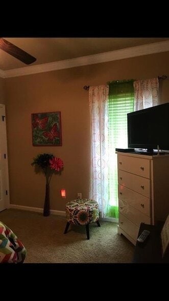 Photo - 652 Fairfield Loop