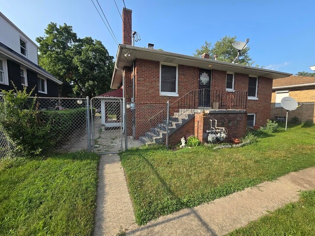 Photo - 535 E 43rd Ave