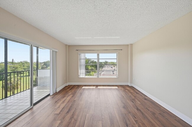 Photo - 4158 Inverrary Dr Unit 511