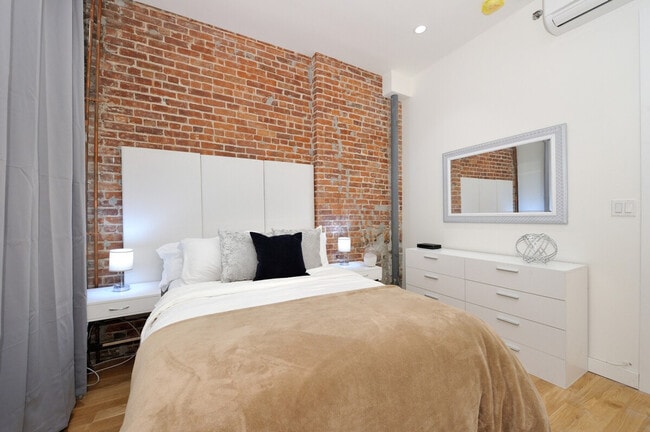 Photo - 353 W 46th St Unit ID1323931P