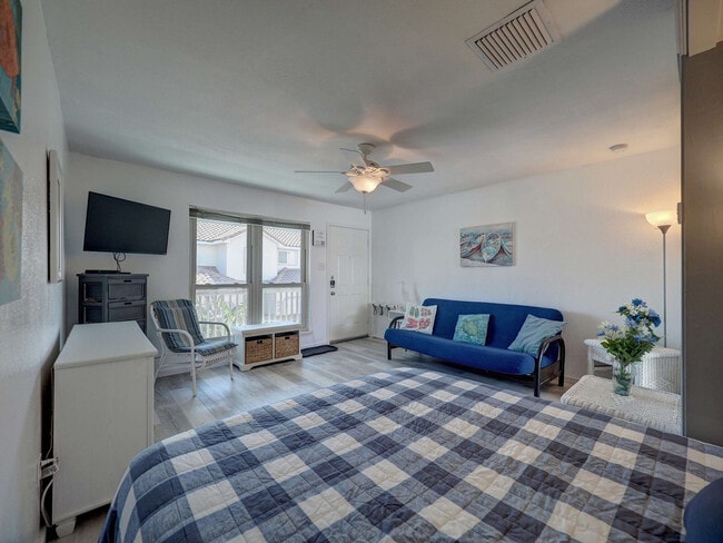 Building Photo - 14814 Leeward Dr Unit ID1035610P