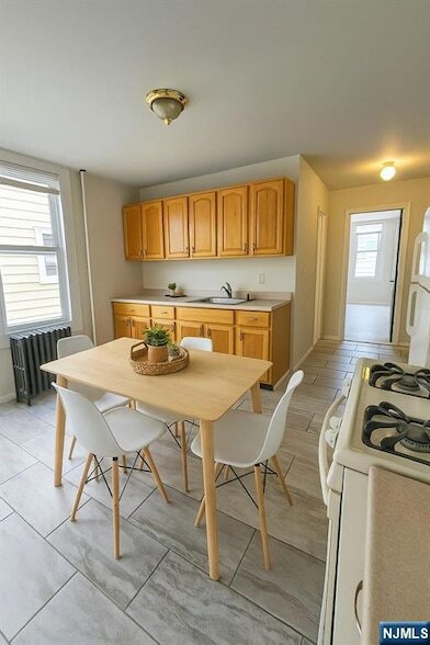 Photo - 458-460 Leslie Street Unit 2L Unit 2L