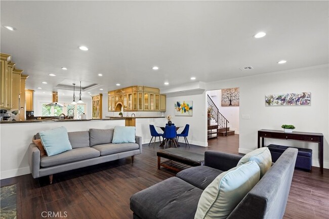 Photo - 7425 Vanalden Ave