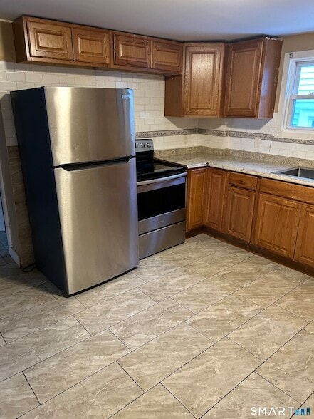 Building Photo - 240 Scott St