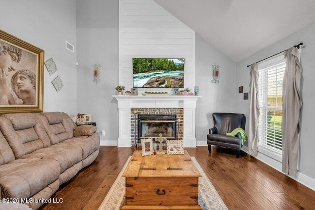 Photo - 108 Countryside Ln