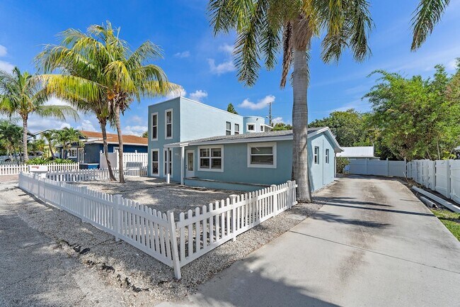 Photo - 1779 Len Dr