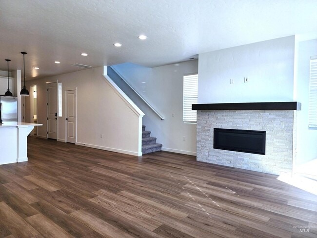 Photo - 362 N Lagrasse Ln