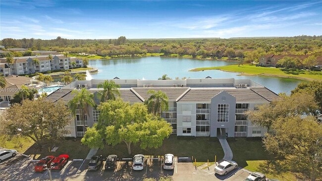 Building Photo - 8640 SW 212th St Unit 303