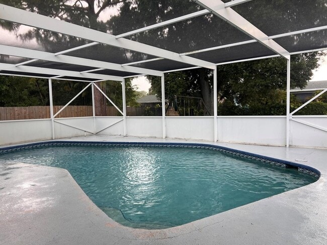 Building Photo - 1120 SW Ithaca St