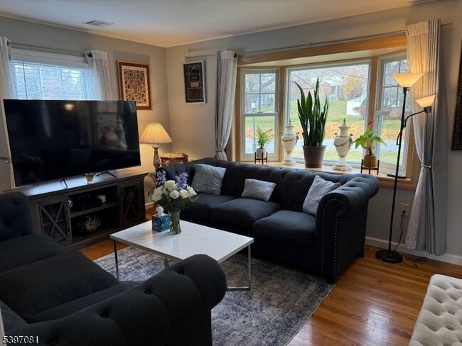 Photo - 8 Charles St