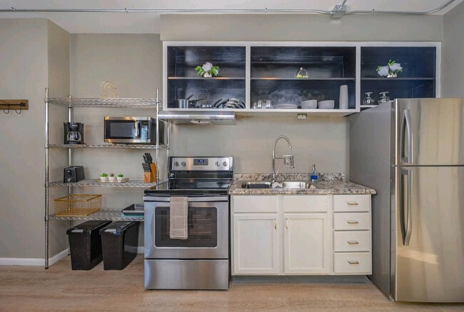 Photo - 532 W College Ave Unit ID1061654P