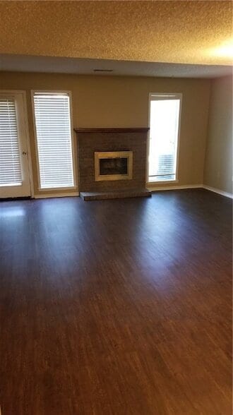 Photo - 2049 E Oaks Dr