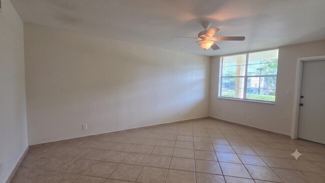 Photo - 2400 NE 10th St Unit 108