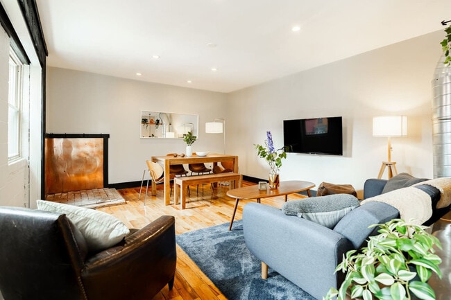 Building Photo - 1304 Broadway Unit ID1056130P