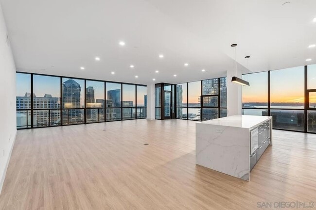 Building Photo - 1440 Columbia St Unit 2304