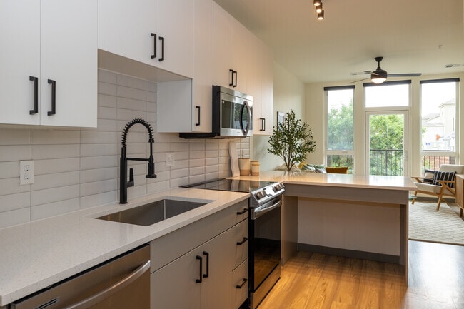 1BR, 1BA - 620SF - Kitchen - Kenyon