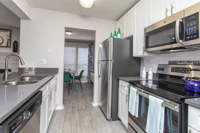 2BR, 2BA - 1072SF - The Clarion Apartments