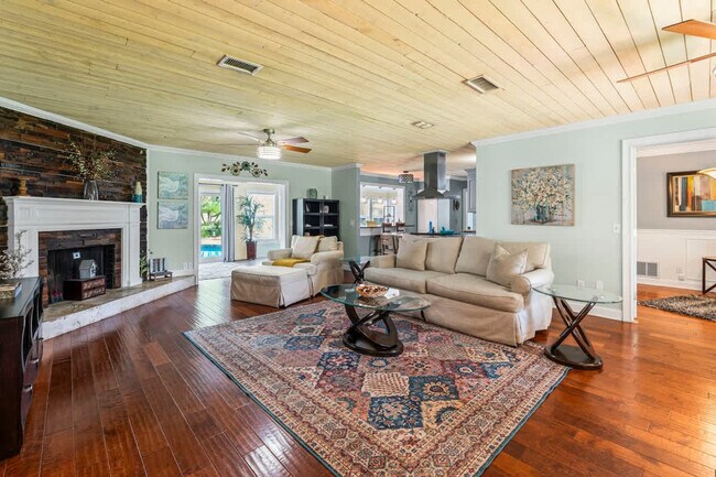Photo - 1937 Grove Bluff Cir W Unit SI ID1578589P