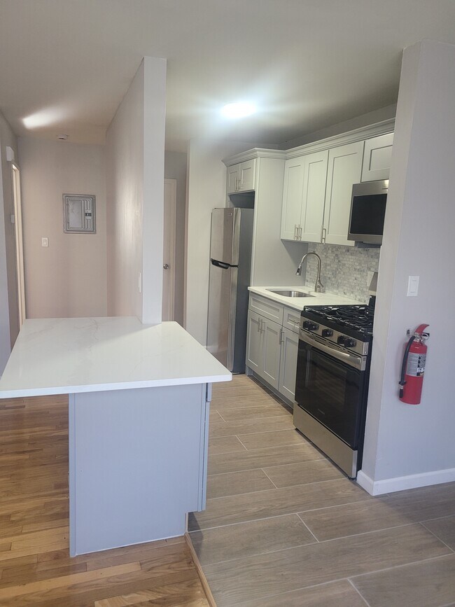 Photo - 118 East 24th St Apartments