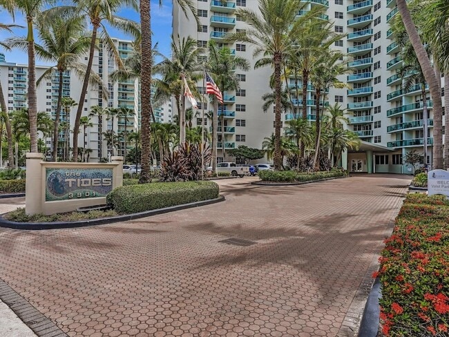 Building Photo - 3901 S Ocean Dr Unit 3J
