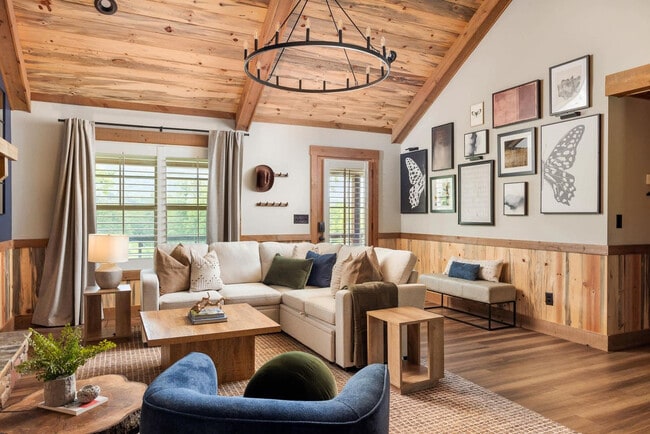 Building Photo - 1528 Twisted Oak Rd Unit ID1263819P