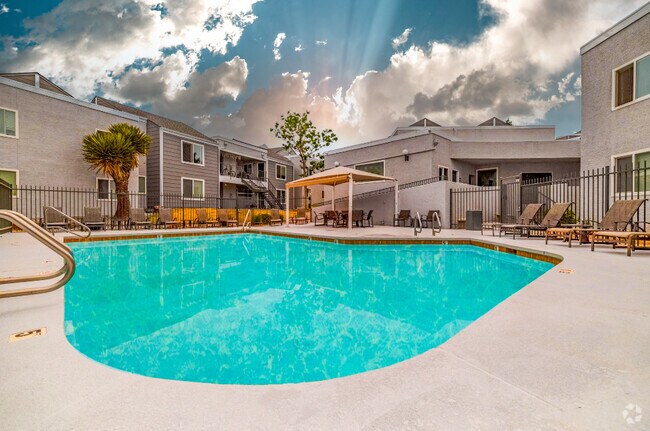 Photo - Villa Serena Apartments