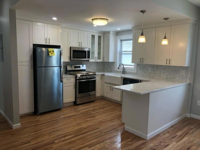 Photo - 511 Laurelton Blvd