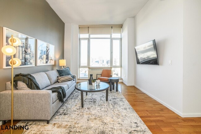 Building Photo - 1922 W Ogden Ave Unit 1405