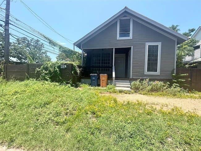 Building Photo - 2410 E 12th St