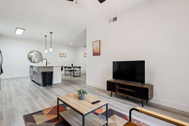 Building Photo - 6610 N 93rd Ave Unit ID1238437P