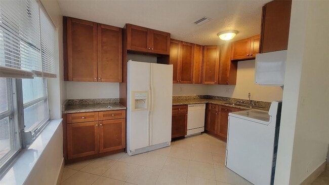 Photo - 1821 NE 56th St