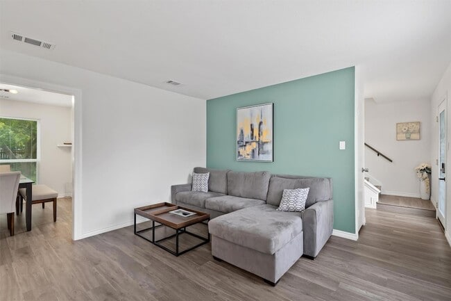 Photo - 405 E Logan St