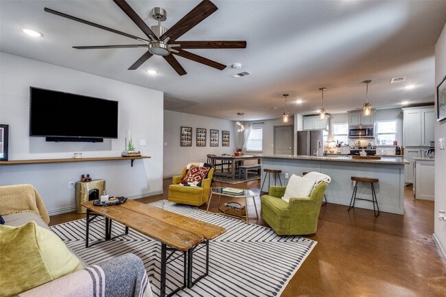 Photo - 409 W Johnson St