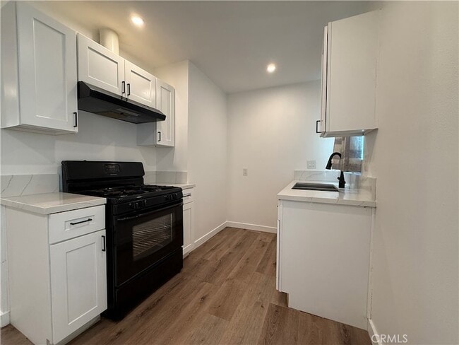 Photo - 455 W Cowles St